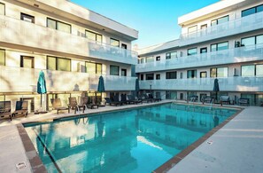 Pool - Walkable Gulch Condo- Sleeps 8- Gorgeous Pool (Nashville)