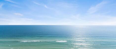 คอนโด, หลายเตียง (Indigo West 1703) | ชายหาด | บนชายหาด
