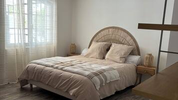 2 bedrooms, iron/ironing board, WiFi, bed sheets