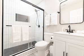Shower, hair dryer, towels, shampoo - The Vibe on Durham XV • Vibe 8828 (Durham)