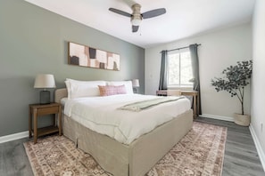 Iron/ironing board, WiFi, bed sheets - The Vibe on Durham XV • Vibe 8828 (Durham)