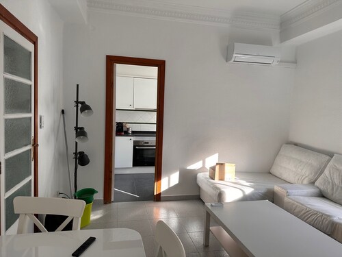 Apartment for seasonal rent. Ramiro Maetzu Street pta. 7