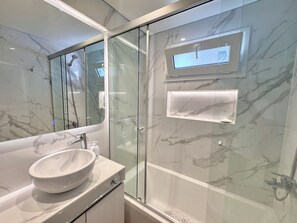 Bidet, towels, toilet paper - Vrbo Property (Buenos Aires)