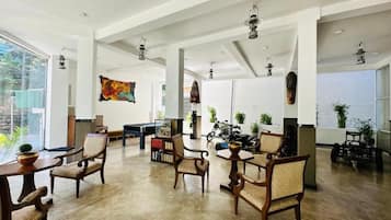 Deluxe Double or Twin Room, Balcony, Garden View | Interior