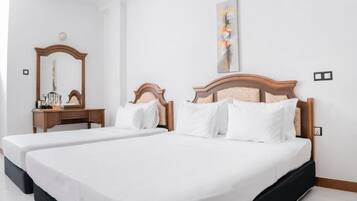 Deluxe Double or Twin Room, Balcony, Garden View | Laptop workspace
