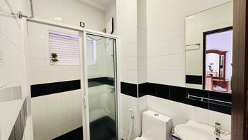 Deluxe Double or Twin Room, Balcony, Garden View | Bathroom | Shower, free toiletries, hair dryer, towels