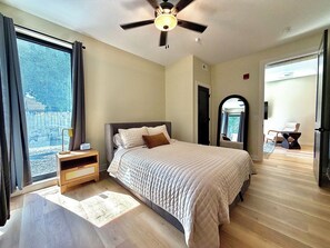 1 slaapkamer, een strijkplank/strijkijzer, gratis wifi, beddengoed