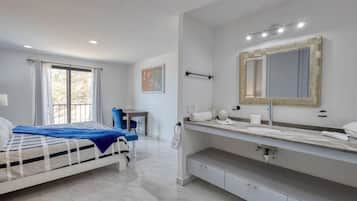 Apartment, 1 King Bed, Balcony, Mountain View (Cabo Cove 408 A) | 1 bedroom, individually decorated, individually furnished, desk