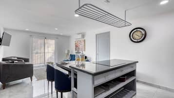 Apartment, 1 King Bed, Balcony, Mountain View (Cabo Cove 408 A) | Interior