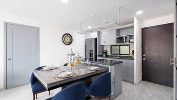 Departamento, 1 cama King size, balcón, vista a la montaña (Cabo Cove 408 A) | Cocina privada