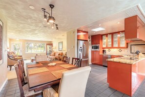Interior - LuckySunnyBeach (Ormond Beach)
