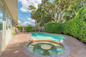 Outdoor pool - LuckySunnyBeach (Ormond Beach)