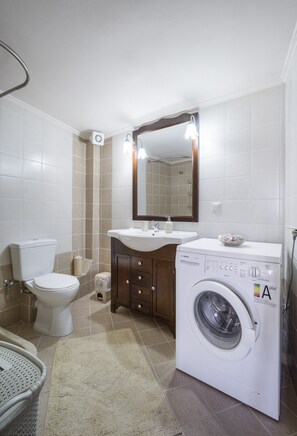 Hårtørrer, håndklæder, Sæbe, Toiletpapir