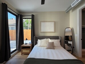 1 bedroom, iron/ironing board, free WiFi, bed sheets - Hyde Park Flats - Luxury Apartment in Wichita! (Wichita)