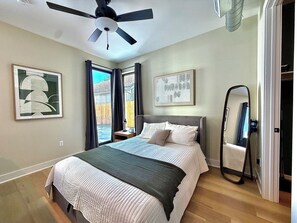 1 slaapkamer, een strijkplank/strijkijzer, gratis wifi, beddengoed