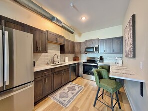Fridge, microwave, oven, stovetop - Hyde Park Flats - Luxury Apartment in Wichita! (Wichita)