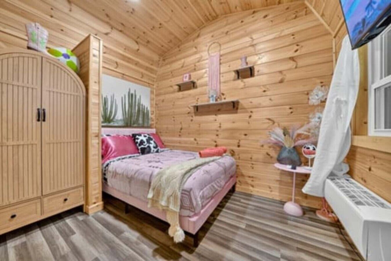 Iron/ironing board, travel cot, WiFi, bed sheets