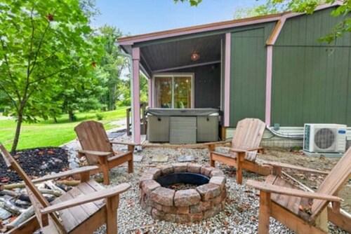 Escape to the Rosy Rodeo Tiny Cabin