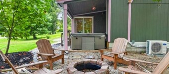 Escape to the Rosy Rodeo Tiny Cabin