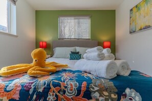 2 bedrooms, iron/ironing board, WiFi (free), bed sheets - Modern, Quiet Park-side Retreat, Pets, Hot Tub near Olde Town (Arvada)