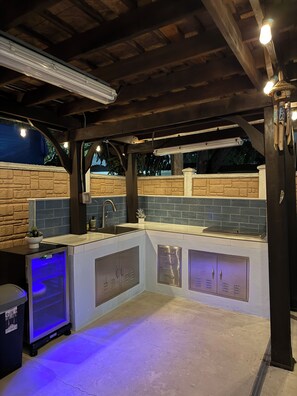 Private kitchen - 4/2 Hollywood Retreat with Beautiful Pool - Minutes to Casino & Beach (Hollywood)
