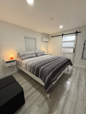 4 bedrooms, iron/ironing board, WiFi, bed sheets - 4/2 Hollywood Retreat with Beautiful Pool - Minutes to Casino & Beach (Hollywood)