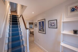 Interior - The Retreat Stylish 4 bed  sea views   parking (Cowes)
