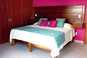 1 dormitorio, tabla de planchar con plancha, wifi y ropa de cama