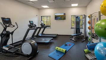 Chambre Simple Luxe, patio, vue lac | Salle de remise en forme