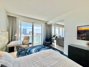 2 Schlafzimmer, Zimmersafe, Schreibtisch, Bügeleisen/Bügelbrett