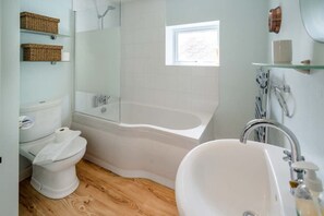 Bathroom - Windward Cottage Bright 3 bed Victorian home (Cowes)