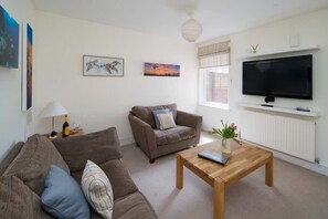 Living area - Windward Cottage Bright 3 bed Victorian home (Cowes)