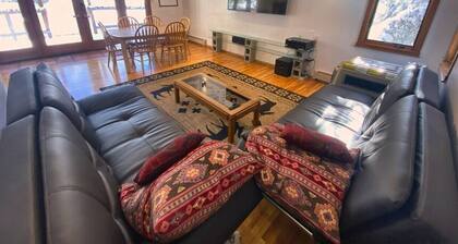 Entire Cabin | Sleeps 8 | Walk to Alyeska