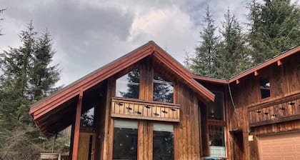 Entire Cabin | Sleeps 8 | Walk to Alyeska