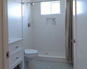 Hair dryer, towels, soap, toilet paper - Spanish 3b/3b Villa with Central ac in San Fernando Valley (Los Angeles)