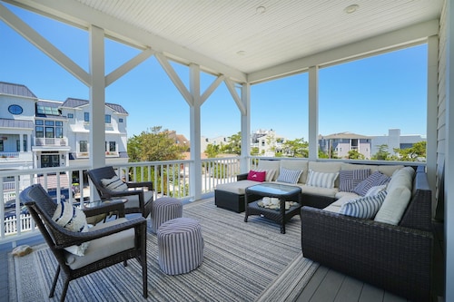 Spacious Beach Retreat, Walk to Dewey Beach, Sleeps 14, Pet Friendly