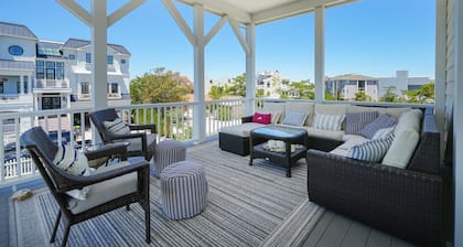 Spacious Beach Retreat, Walk to Dewey Beach, Sleeps 14, Pet Friendly