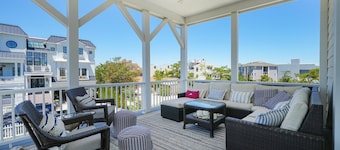 Spacious Beach Retreat, Walk to Dewey Beach, Sleeps 14, Pet Friendly