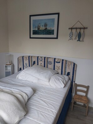 Iron/ironing board, internet, bed sheets - Vrbo Property (Saujon)