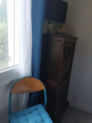 Interior - Vrbo Property (Saujon)