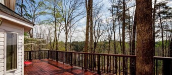 The Hill-Private Estate Near Atlanta-Huge Home, 2 Kitchens, Ideal for Gatherings