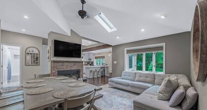 Summer Retreat: Private Jacuzzi, Game room & more