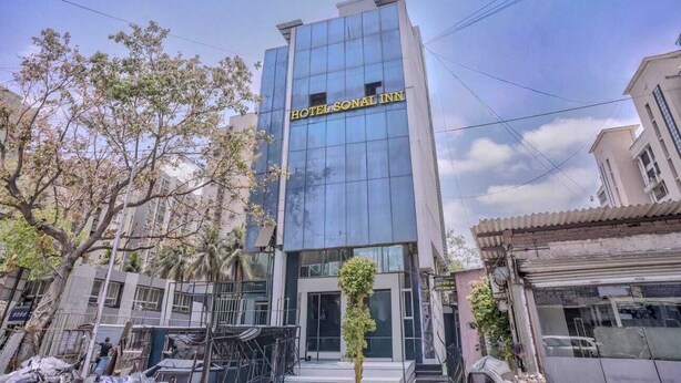 A modern hotel building with a glass facade and a sign that reads 'HOTEL SONAL INN.' - Hotel Sonal Inn (Mumbai)