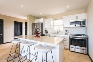 Private kitchen - Brownes 3C - 2-bedroom condo Hastings Barbados (Bridgetown)