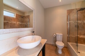 Shower, hair dryer, towels, soap - Brownes 3C - 2-bedroom condo Hastings Barbados (Bridgetown)