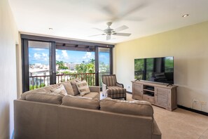 Living area - Brownes 3C - 2-bedroom condo Hastings Barbados (Bridgetown)