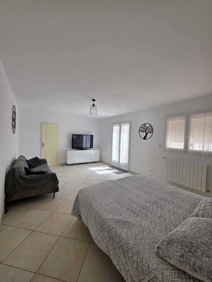Internet, bed sheets - Charming villa with private pool in Laroque des Albères for 8 people (Laroque-des-Albères)