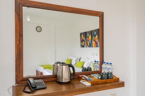 Kamar Double Deluks, balkon, pemandangan gunung | Interior