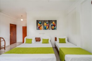 Habitación Deluxe doble, balcón, vistas a la montaña | Espacio para trabajar con un portátil y wifi gratis