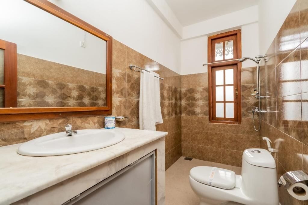 Deluxe Double Room, Balcony, Mountain View | Bathroom